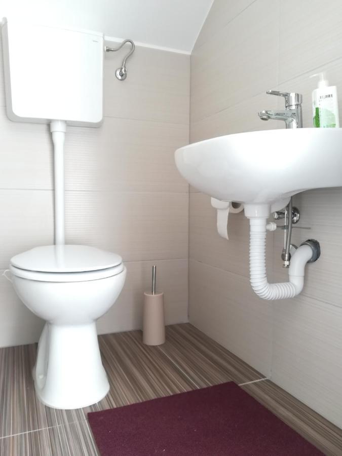 Apartman Petra Gustirna Екстер'єр фото